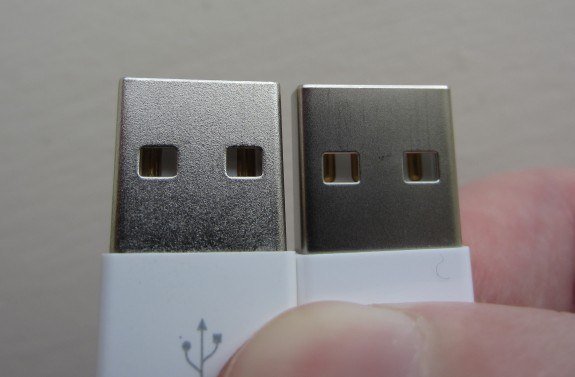 Como identificar cabo Lightning original da Apple 2 O plug USB